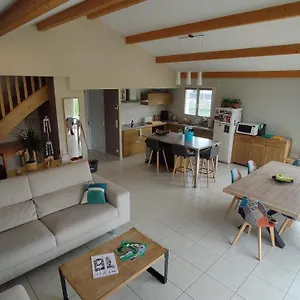 Villa Maison&jardin 15min De St-étienne, Saint-Marcellin-en-Forez